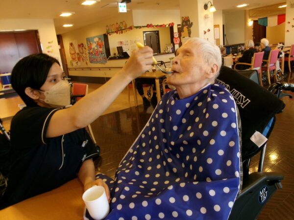 102 5392 600x450 - 4月お誕生日会🎂