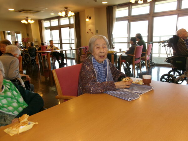 102 5395 600x450 - 4月お誕生日会🎂