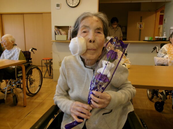 102 5400 600x450 - 4月お誕生日会🎂