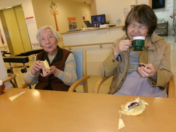 102 5402 600x450 - 4月お誕生日会🎂