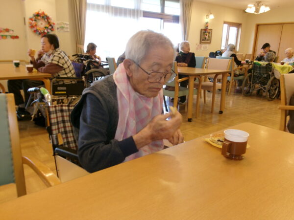 102 5403 600x450 - 4月お誕生日会🎂