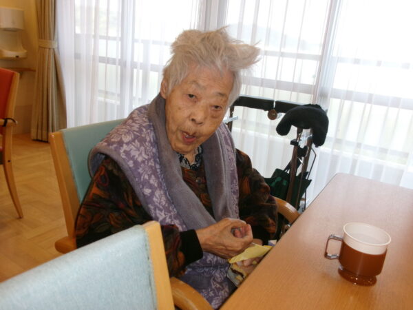 102 5408 600x450 - 4月お誕生日会🎂