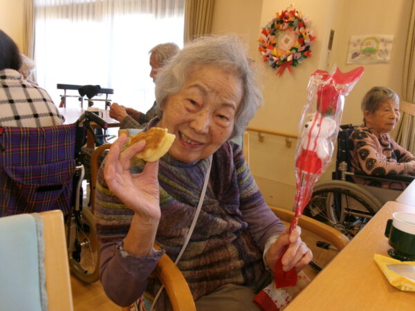 102 5409 600x450 - 4月お誕生日会🎂