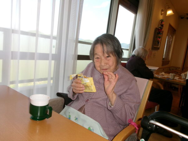 102 5410 600x450 - 4月お誕生日会🎂