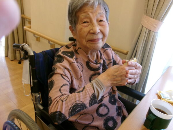 102 5411 600x450 - 4月お誕生日会🎂