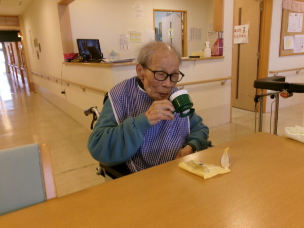 102 5412 600x450 - 4月お誕生日会🎂