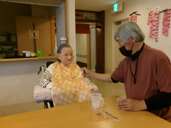 102 5413 600x450 - 4月お誕生日会🎂