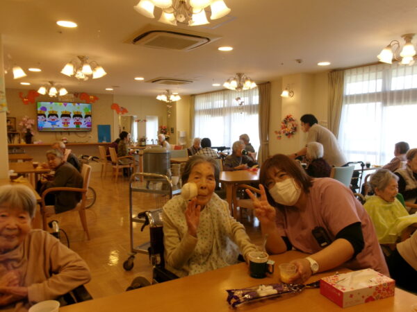 102 5416 600x450 - 4月お誕生日会🎂