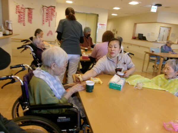 102 5422 600x450 - 4月お誕生日会🎂