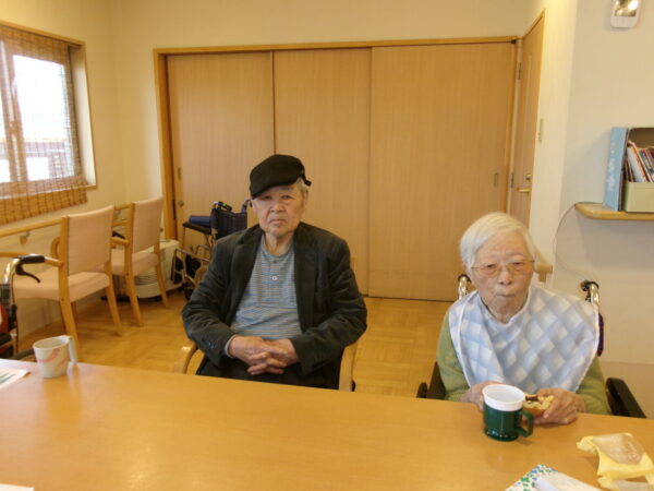 102 5424 600x450 - 4月お誕生日会🎂