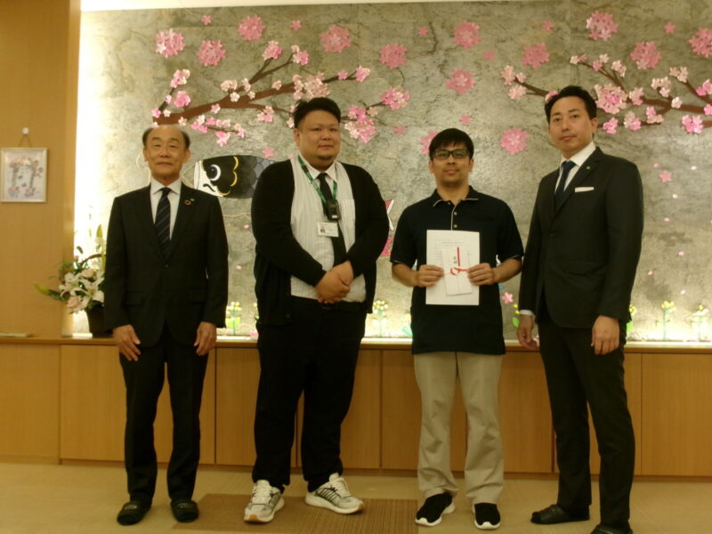 102 5441 800x600 - ～表彰式～　『介護福祉士合格！！おめでとう』