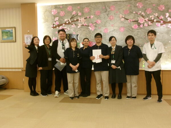 102 5445 600x450 - ～表彰式～　『介護福祉士合格！！おめでとう』
