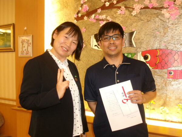 102 5446 600x450 - ～表彰式～　『介護福祉士合格！！おめでとう』