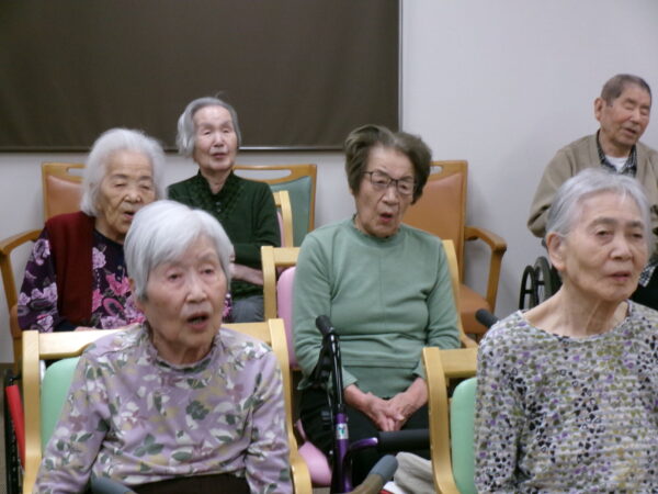 103 2149 600x450 - カラオケ再開