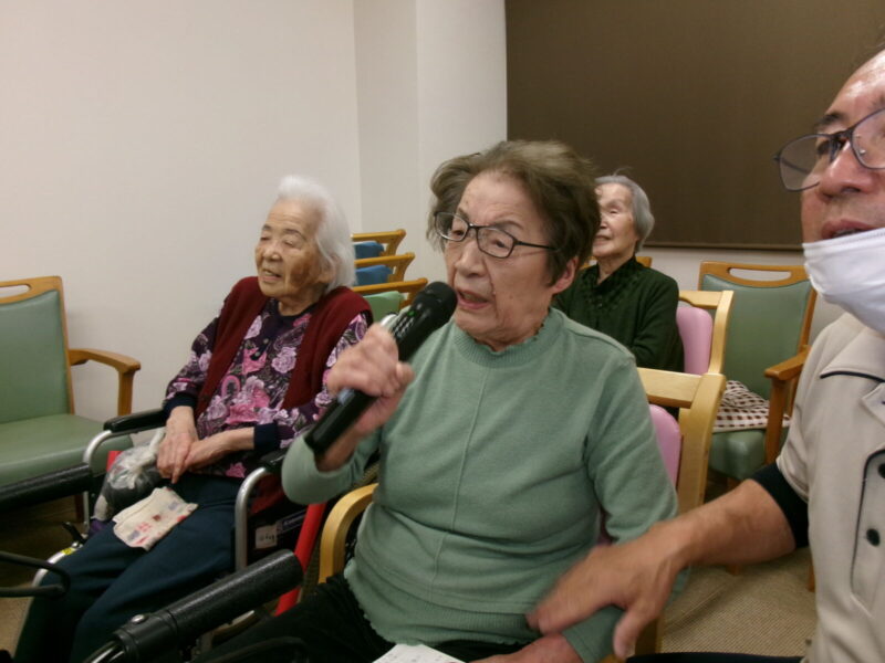 103 2159 800x600 - カラオケ再開