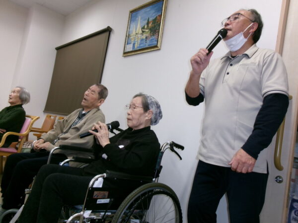 103 2160 600x450 - カラオケ再開