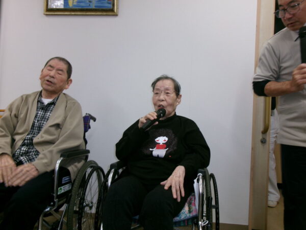 103 2161 600x450 - カラオケ再開