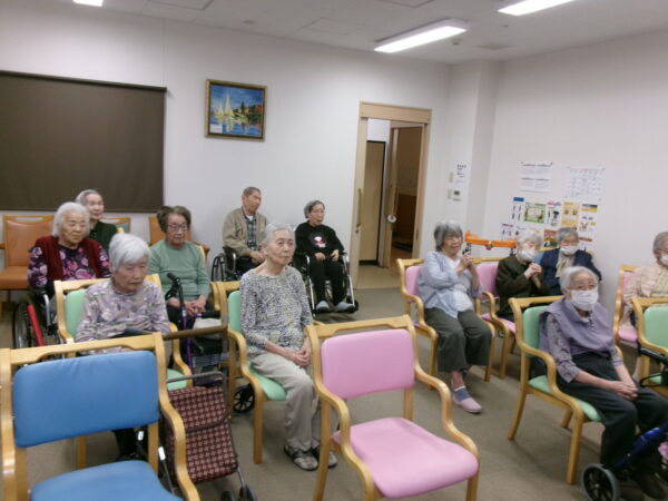 103 2169 600x450 - カラオケ再開