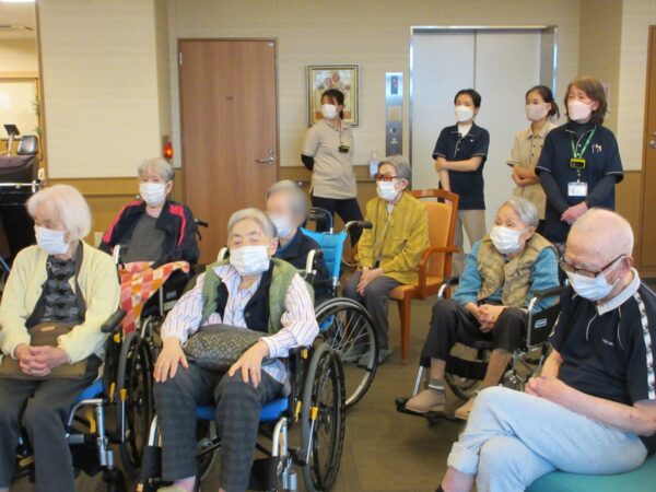 963992ad4583279a6d36fbb7f5514ad8 600x450 - 演歌弾き語り🎸歌謡ショーを開催！