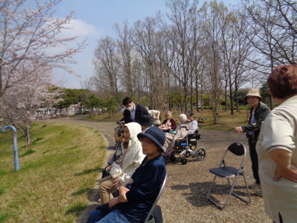 DSC08821 600x450 - 春を感じるひととき ～みんなでお花見に行ってきました～