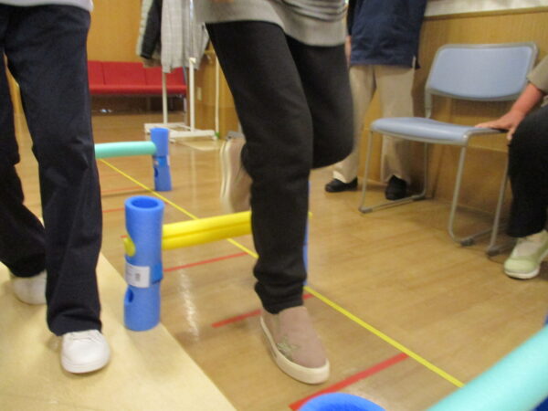 IMG 0045 600x450 - いろんなアイテムで楽しく運動