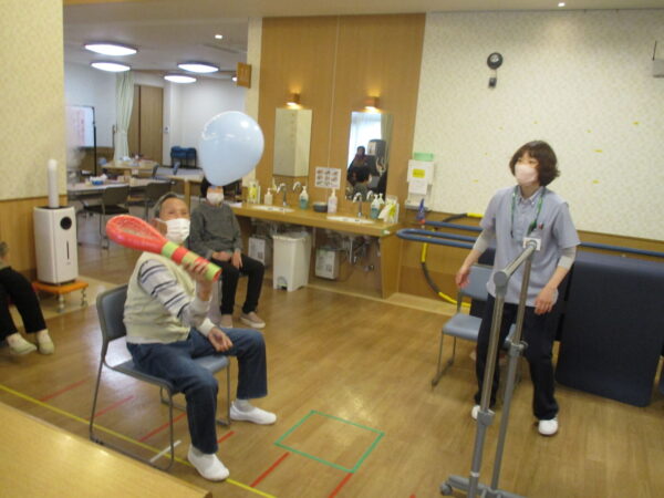 IMG 0061 600x450 - いろんなアイテムで楽しく運動