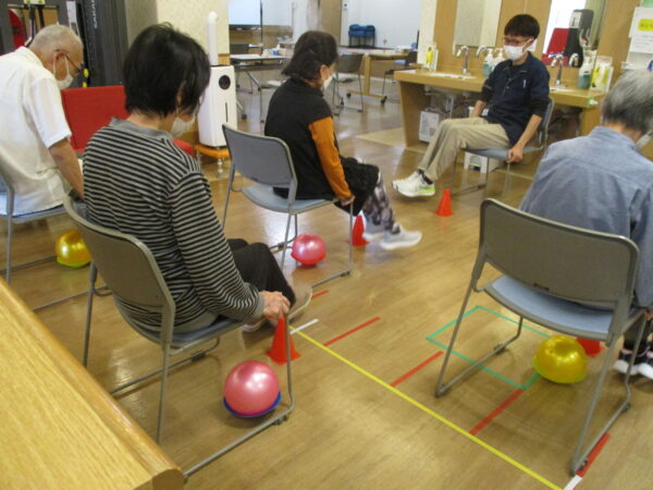 IMG 0070 600x450 - いろんなアイテムで楽しく運動