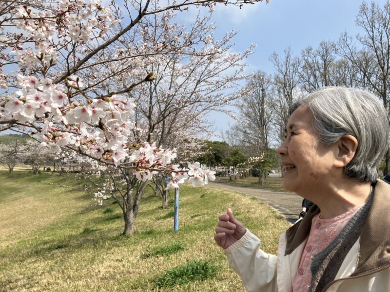 IMG 1282 800x600 - 春を感じるひととき ～みんなでお花見に行ってきました～
