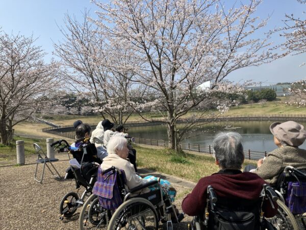 IMG 1290 600x450 - 春を感じるひととき ～みんなでお花見に行ってきました～