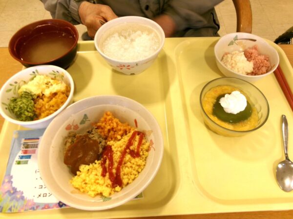 102 5457 600x450 - 5月の行事食🎏