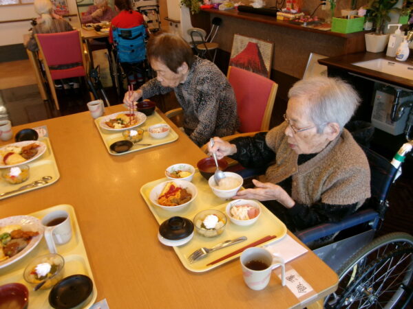 102 5472 600x450 - 5月の行事食🎏