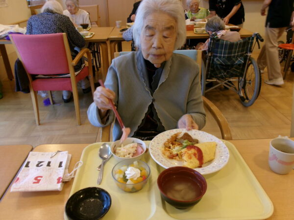 102 5478 600x450 - 5月の行事食🎏