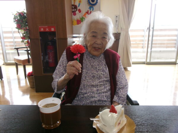 103 2235 600x450 - 2日遅れの母の日