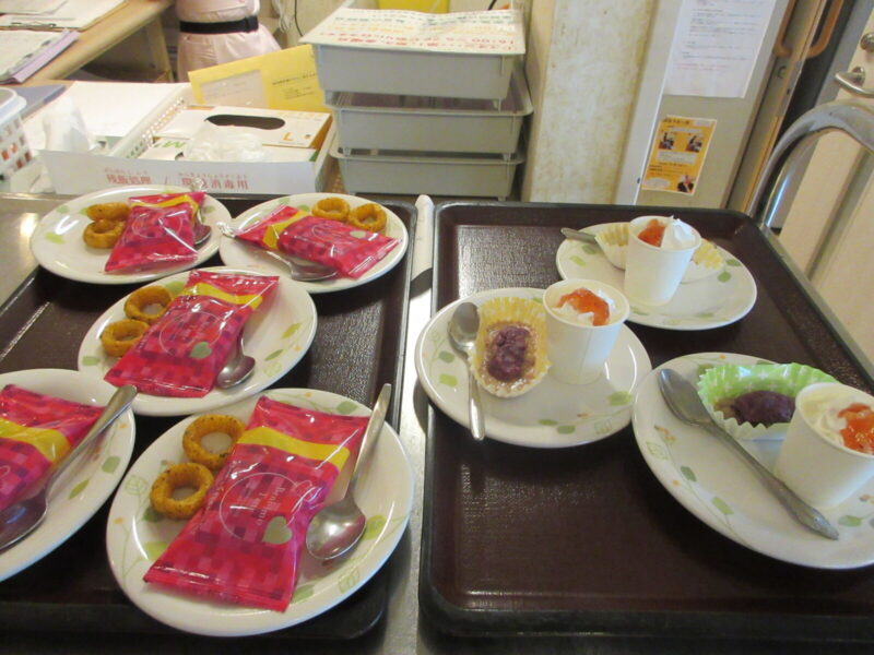 IMG 6472 800x600 - 6/10　ご当地グルメおやつレクを行いました☺☺☺
