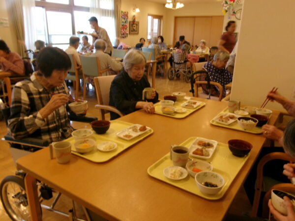 行事食 & お誕生日会🎂 102 6020 600x450 - 行事食 & お誕生日会🎂