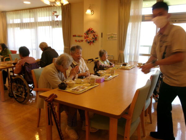 102 6024 600x450 - 行事食 ＆ お誕生日会🎂