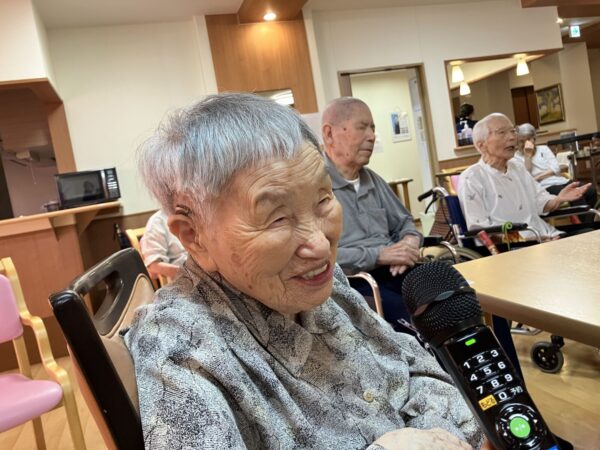 IMG 2227 600x450 - みんなで歌いましょう！！