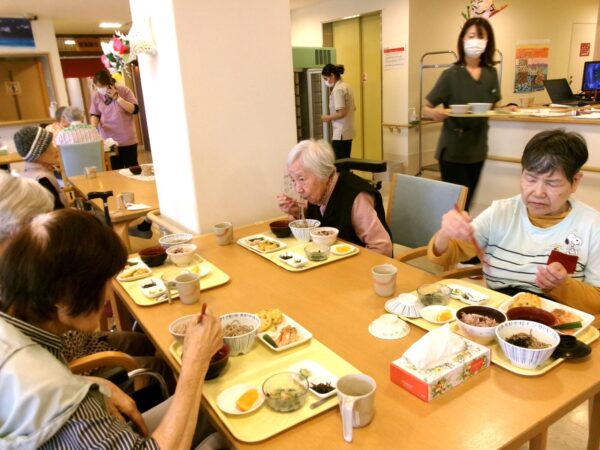 102 6095 600x450 - 敬老の日㊗行事食