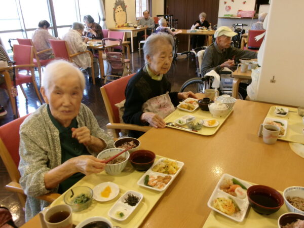 102 6104 600x450 - 敬老の日㊗行事食