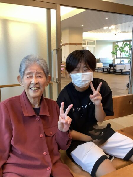 中学校の生徒さんが職場体験に来てくれました! IMG 0330 450x600 - 中学校の生徒さんが職場体験に来てくれました!