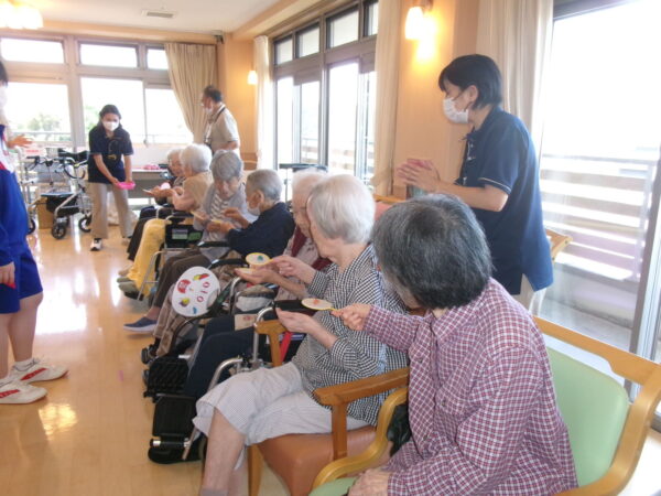 103 2797 600x450 - 運動レクで体を動かしましょう！！