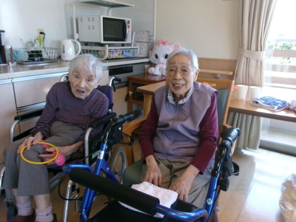 103 2808 600x450 - 運動レクで体を動かしましょう！！