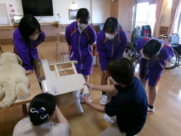 103 2839c 600x450 - 職業体験の学生さんが来てくれました