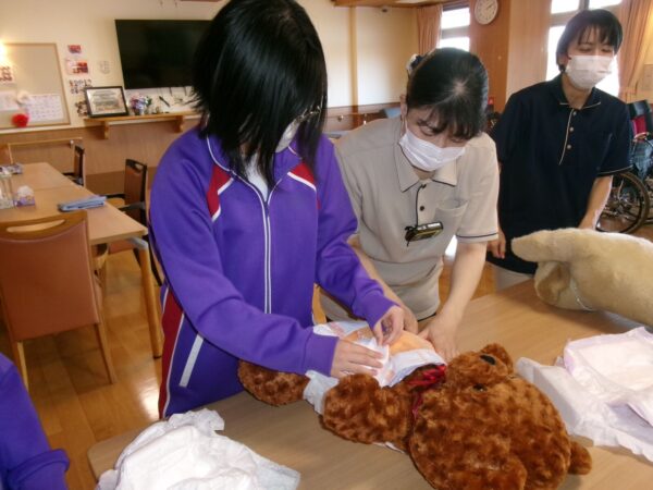 103 2850c 600x450 - 職業体験の学生さんが来てくれました