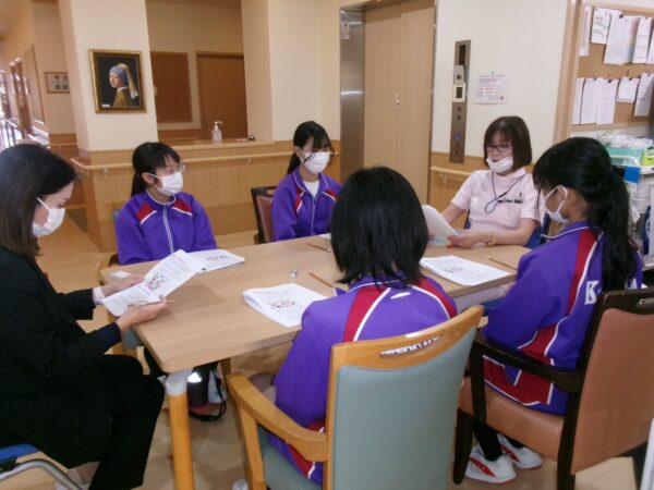 103 2877c 600x450 - 職業体験の学生さんが来てくれました