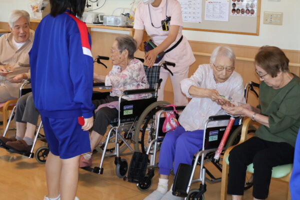 IMG 1948 600x400 - 運動レクで体を動かしましょう！！