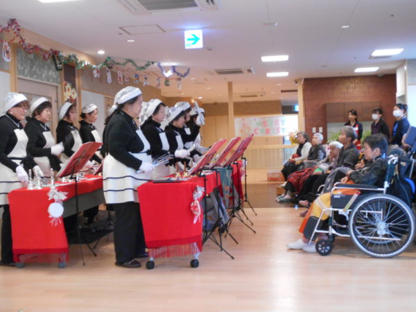 ♪クリスマス会 ふれあいミニコンサート DSCN0222 600x450 - ♪クリスマス会 ふれあいミニコンサート