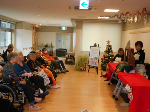 ♪クリスマス会 ふれあいミニコンサート DSCN0260 600x450 - ♪クリスマス会 ふれあいミニコンサート