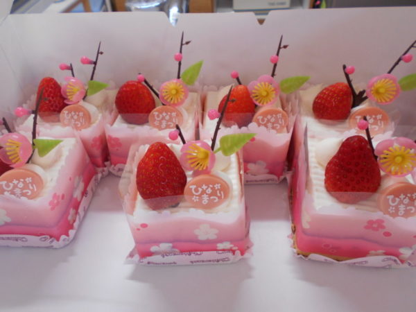 桃の節句ケーキ🍰。。。 DSCN0795 600x450 - 桃の節句ケーキ🍰。。。