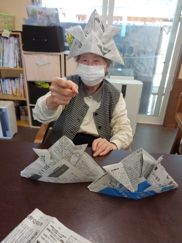 DSC01362 - 【レクリエーション】新聞紙兜作り